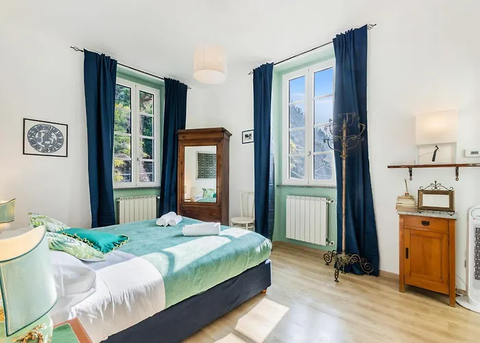 Oleander Castle - Housing Among And Castle * Dervio